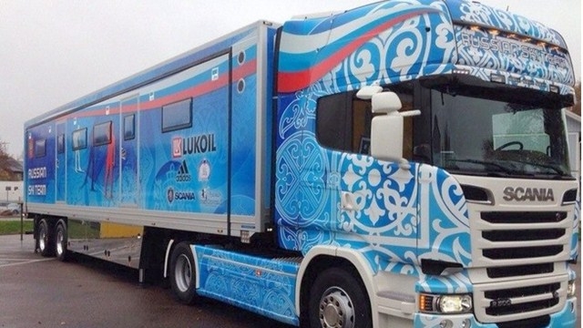 Россия присоединилась к колонне сервис-грузовиков