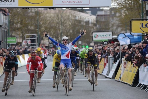 Арно Демар-победитель 1 этапа Париж-Ницца
