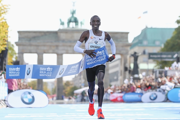 Элиуд Кипчоге выиграл Берлинский марафон