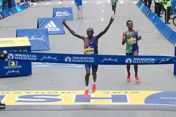 Чероно и Дегефа-победители Бостонского марафона