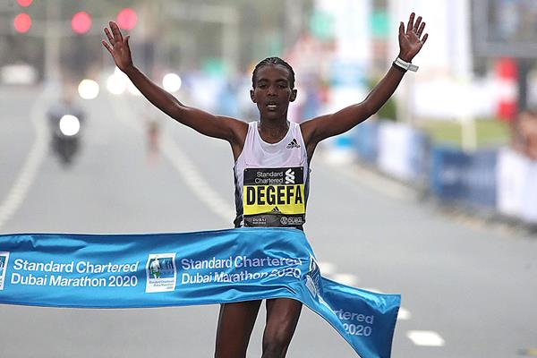 Дегефа и Адугна выиграли марафон