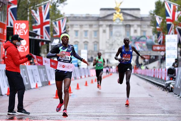 Косгеи и Китата-победители Лондонского марафона