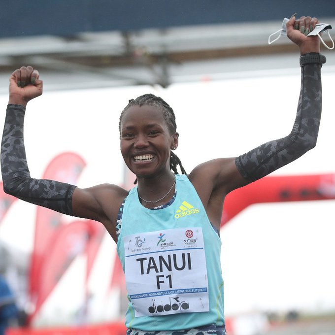 Тануи и Киптануи выиграли марафоны
