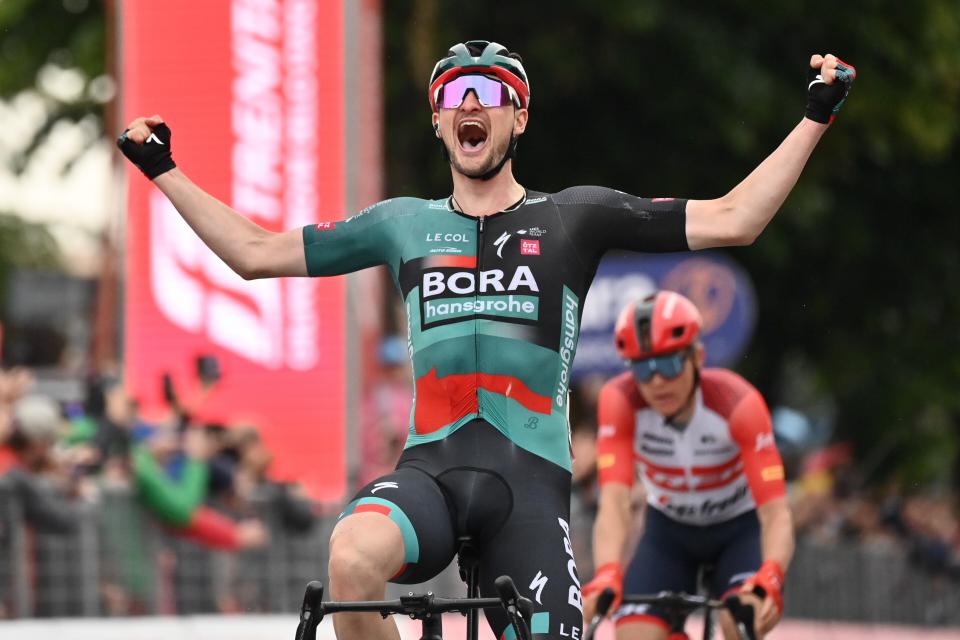 Денц выиграл двенадцатый этап Джиро-2023