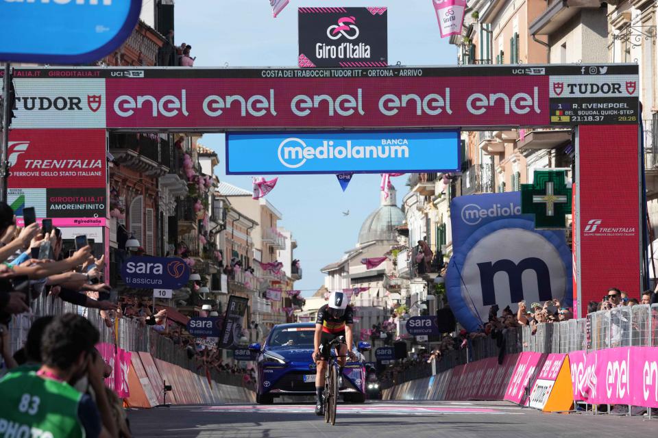 Эвенепул выиграл первый этап Джиро-2023